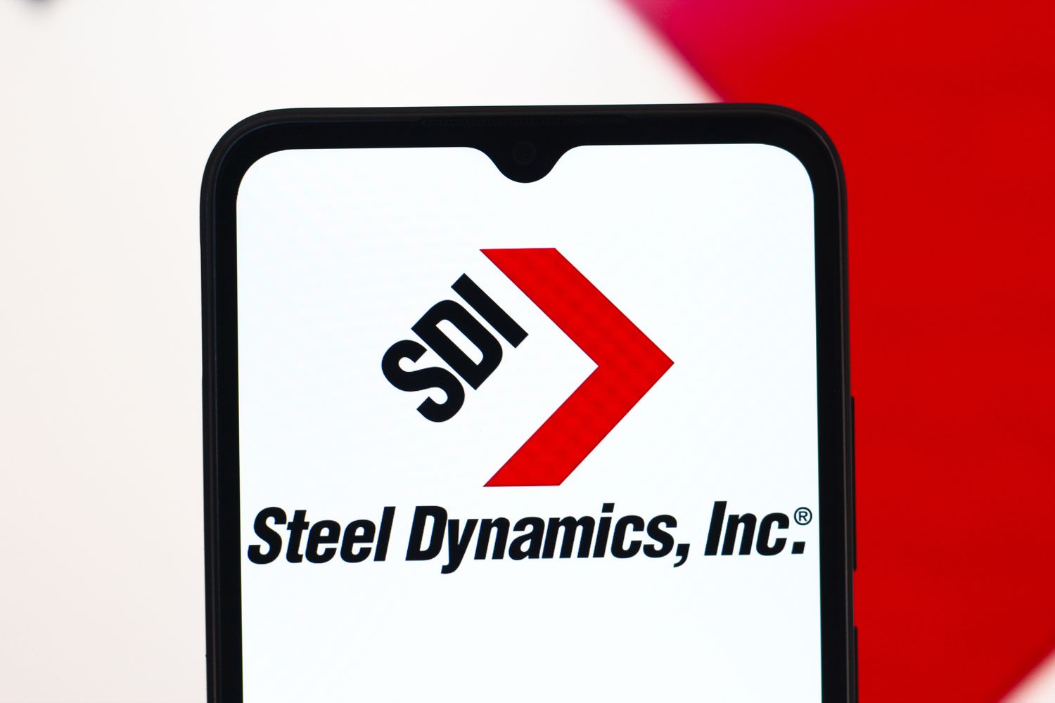 Steel Dynamics' Outlook Comes Up Short, But Some Positives Mute Stock Losses